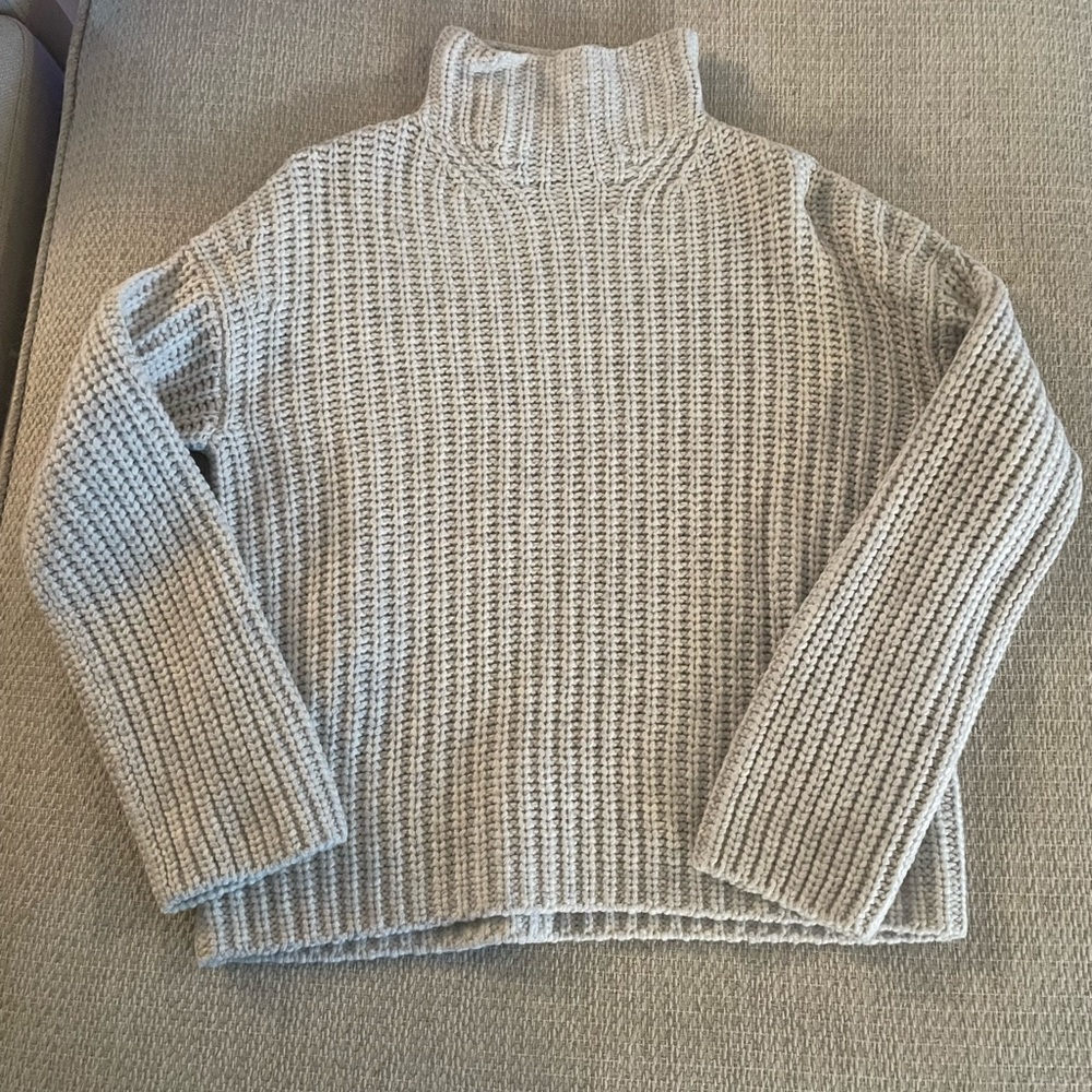 Vince Women’s turtleneck sweater, size XS, oatmeal color